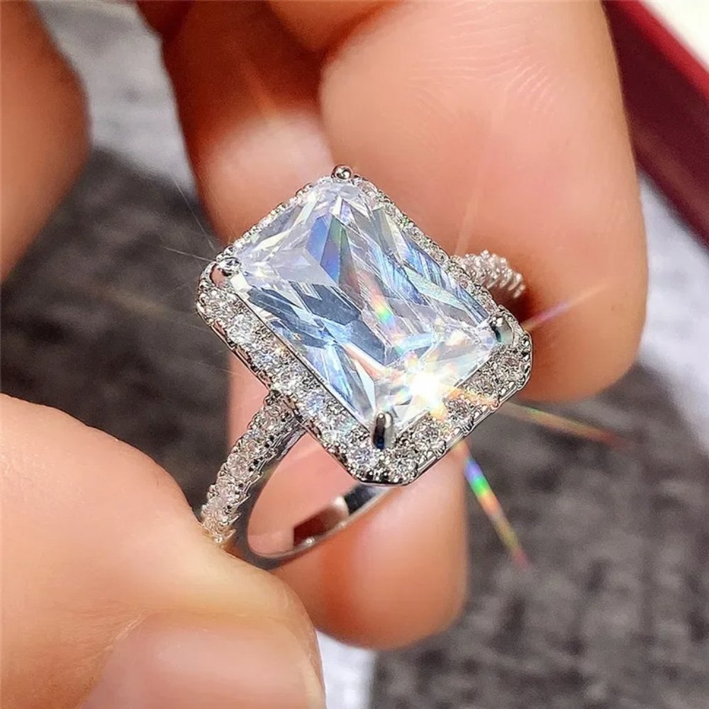 Stunning 3.50ctw Ladies White Gold Diamond Halo Ring - Picture 4 of 6